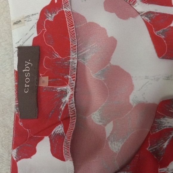 Crosby. White & Pink Floral Pleated Sleeveless Blouse - Picture 9 of 10